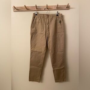 E-Waist Modern Khakis in Straight Fit with GapFlex